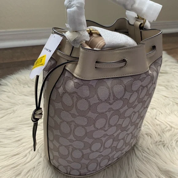 Coach Field Bucket Bag Ivory/Stone - Picture 4 of 14